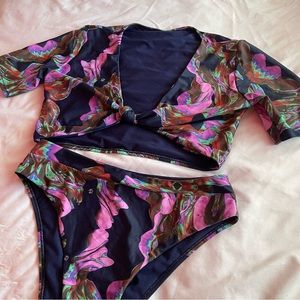 Fashion Nova -Tropical Trip Twist Front Tee 2 Piece Bikini (size L)🌴
